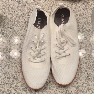 SUAVS travel shoes size 11 in white